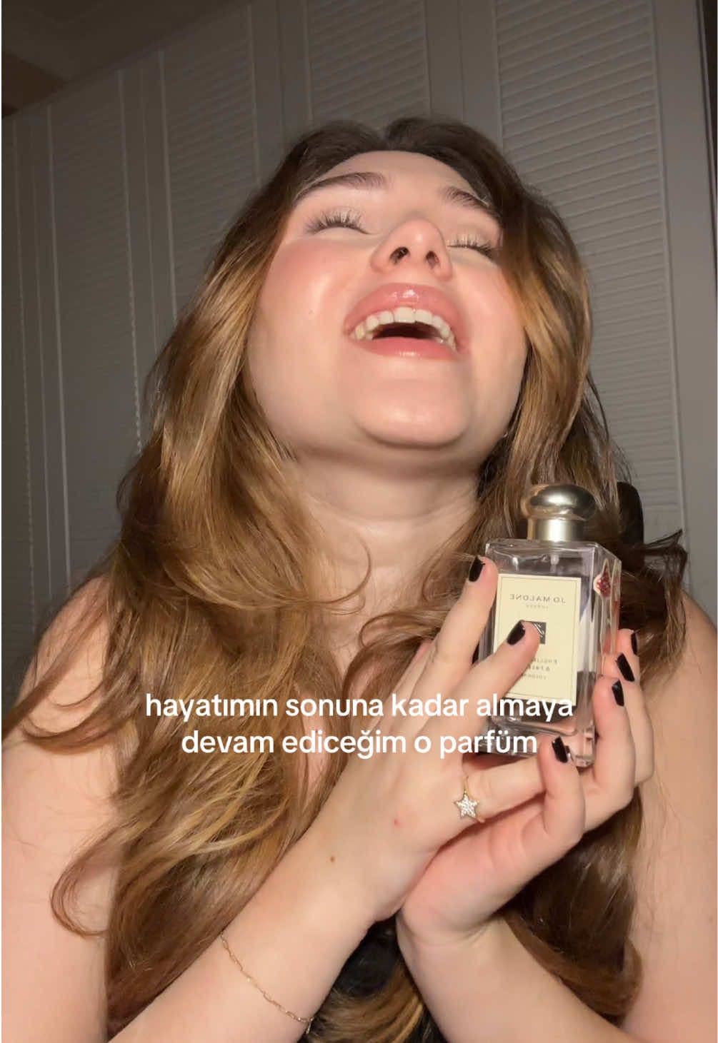 english pear& freesia hayatımın sonuna kadar almaya devam ediceğim nadir kokulardan bir tanesi, benim için tammm olarak anlamı mutluluk demek🤍 @Jo Malone London reklam yoktur