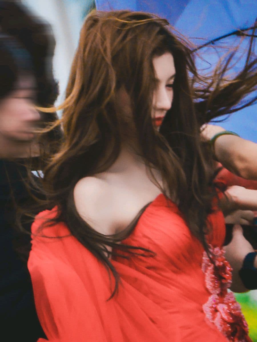 😅🤣🤣🤣🤭 อ้าวว!! น้อลลล หัวกระเจิงหมดแย้ววว!  เมืองติดทะเล ᴇʟʟᴇ ɢʀᴀɴᴅ ᴄᴇʀᴇᴍᴏɴʏ ᴇᴠᴇɴᴛ 𝟸𝟾-𝟸𝟿|𝟷𝟶|𝟸𝟶𝟸𝟻 😎✌️🔥 ✈️ 𝑺𝒂𝒏𝒚𝒂 #张予曦 #♥️ #ZhangYuxi #chineseactor #ELLE 